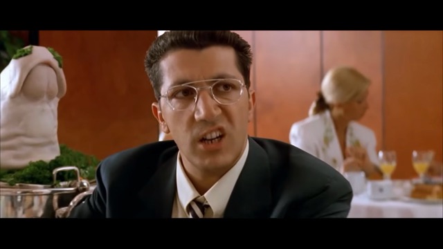 Serge Karamazov dans le film “La Cité de la Peur”.